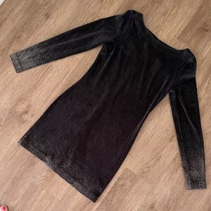Black Long-Sleeve Velvet Bodycon Dress